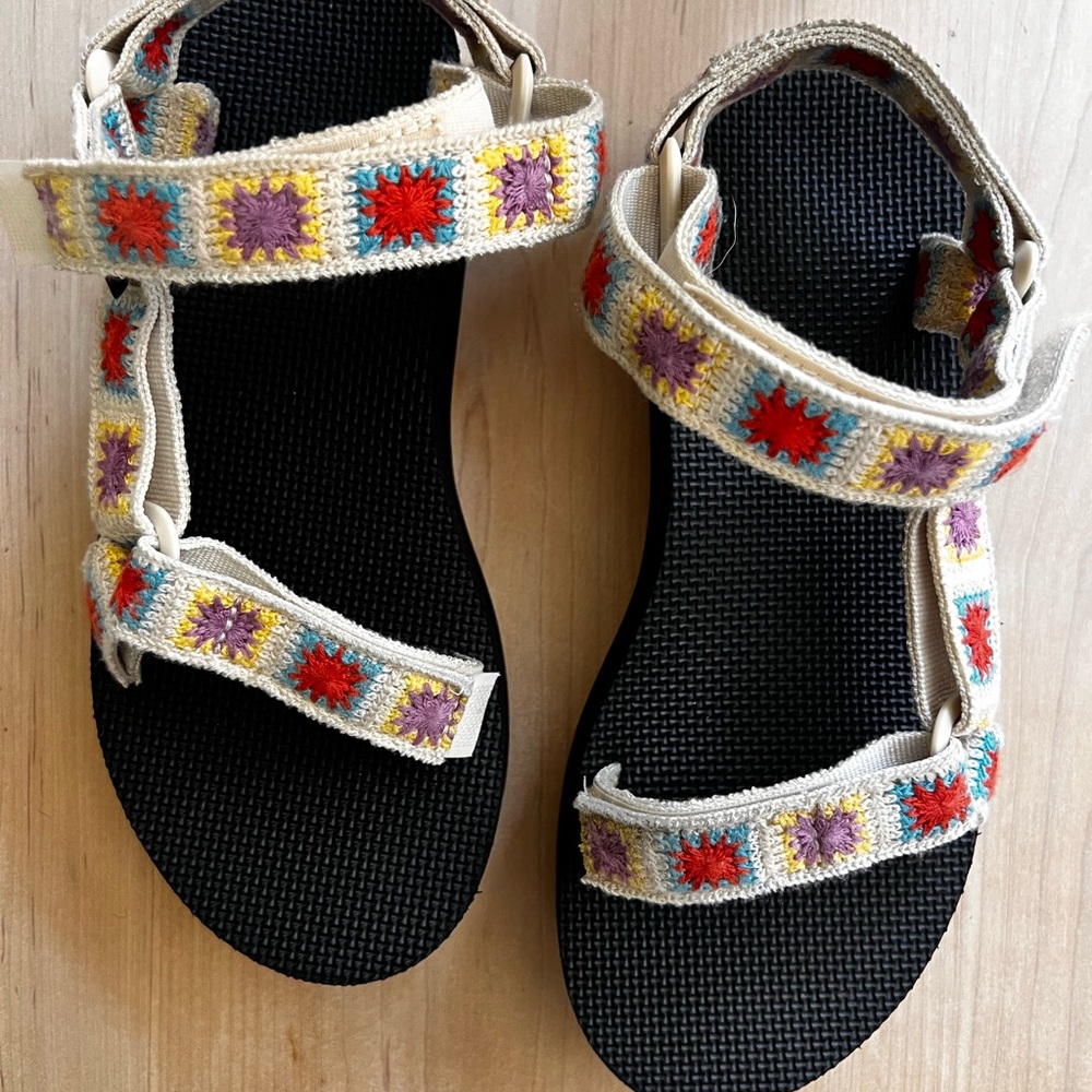 TEVA Colorful Embroidered Women's Sandals size 8